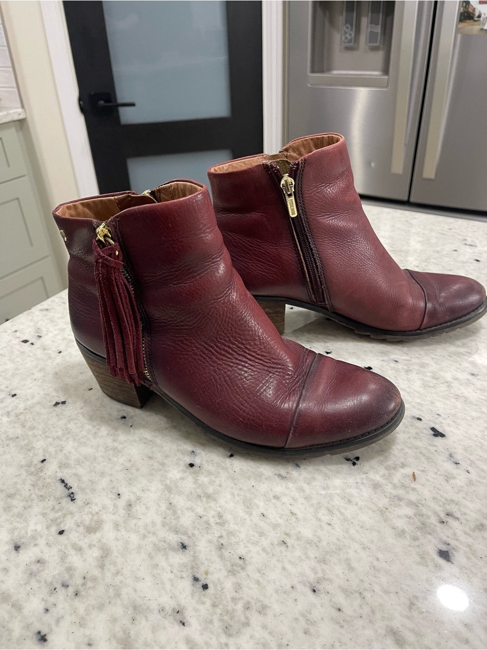 Pikolinos Andorra burgundy leather ankle zipper heeled boots